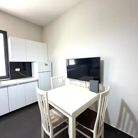 The Sunset Apartment 100M From New Bazaar Free Parking Apartament *