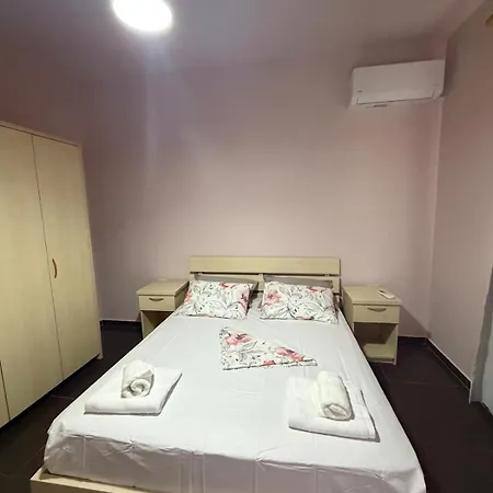 The Sunset Apartment 100M From New Bazaar Free Parking