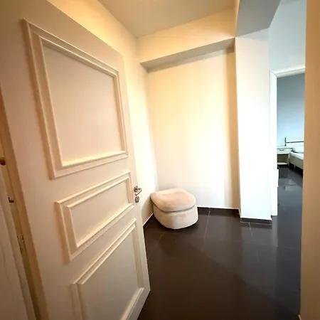 The Sunset Apartment 100M From New Bazaar Free Parking Apartament Tirana