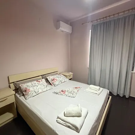 The Sunset Apartment 100M From New Bazaar Free Parking Apartament